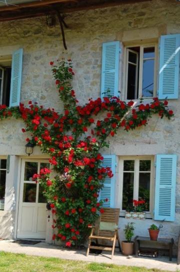 Chambres D'Hotes Des Deux Lacs Ceyzerieu Экстерьер фото